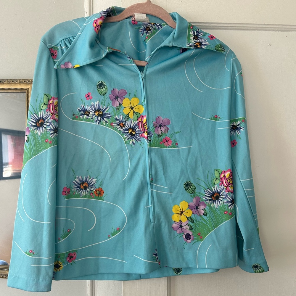 VINTAGE zip up blouse in whimsical floral print light blue size Medium